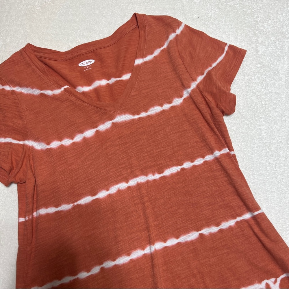 Old Navy Everywear Orange and White Tiedye Striped V-Neck Shirt H12